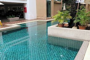 6-15 - 1 Bdr Condo With Balcony and Shared Pool