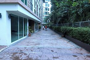 6-15 - 1 Bdr Condo With Balcony and Shared Pool