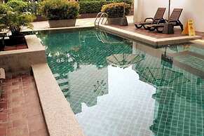 6-15 - 1 Bdr Condo With Balcony and Shared Pool