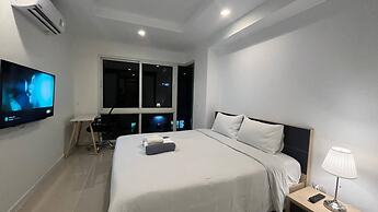6-15 - 1 Bdr Condo With Balcony and Shared Pool