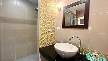 6-15 - 1 Bdr Condo With Balcony and Shared Pool