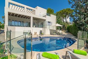 Cala Llonga in Cala d Or