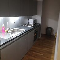 1 Bed Flat - Sleeps 2 - Parking - Wifi
