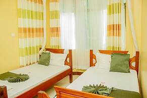 Sunset Paradise Apartments by Blodriff