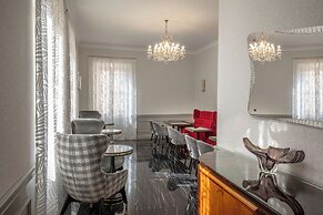 The Inn at the Spanish Steps Elegant Collection - The Gem
