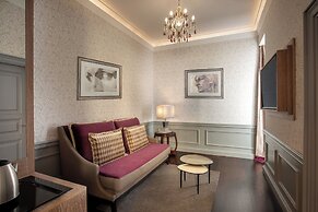 The Inn at the Spanish Steps Elegant Collection - The Gem