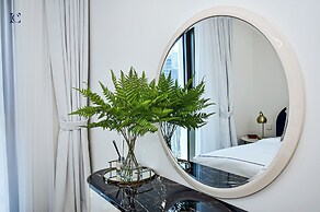 2bedroom Apt in Burj Crown