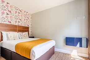 Sarah Hotel