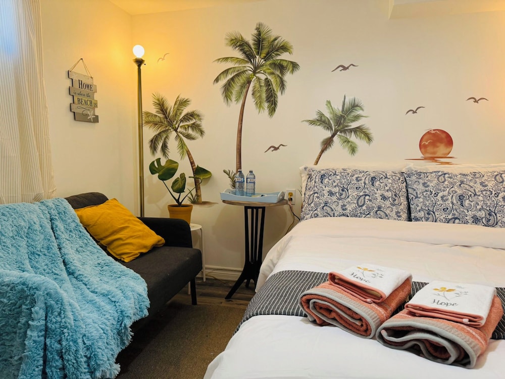 Sunrise BnB with Free Parking