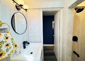 Sunrise BnB with Free Parking