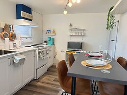 Sunrise BnB with Free Parking
