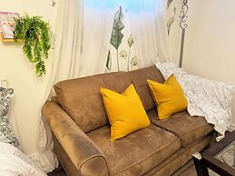 Sunrise BnB with Free Parking