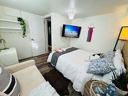 Sunrise BnB with Free Parking