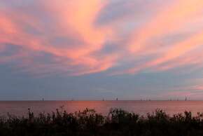 Sunrise BnB with Free Parking
