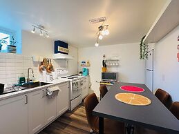 Sunrise BnB with Free Parking