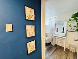 Sunrise BnB with Free Parking