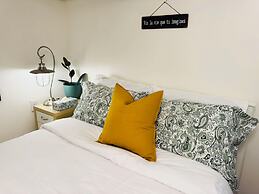 Sunrise BnB with Free Parking