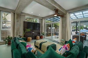 Conmigos 6 Bedroom Beachfront Villa