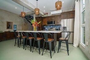Conmigos 6 Bedroom Beachfront Villa