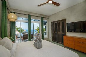 Conmigos 6 Bedroom Beachfront Villa