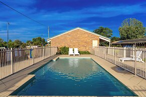 All Travellers Motor inn