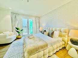 Venduras - Spacious 4BR Villa in La Mer