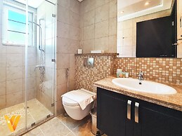 Venduras - Spacious 4BR Villa in La Mer