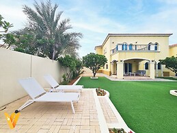 Venduras - Spacious 4BR Villa in La Mer
