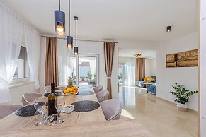 Holiday House Villa Andro
