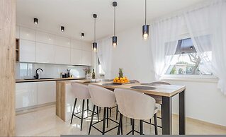 Holiday House Villa Andro