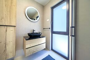 Villa Astrum With Heated Pool Jacuzzi and Sauna