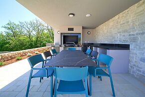 Villa Astrum With Heated Pool Jacuzzi and Sauna
