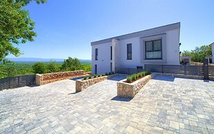Villa Astrum With Heated Pool Jacuzzi and Sauna