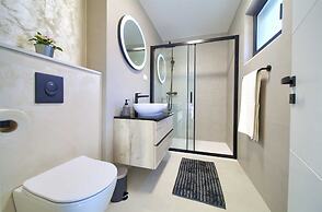Villa Astrum With Heated Pool Jacuzzi and Sauna