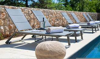 Villa Astrum With Heated Pool Jacuzzi and Sauna