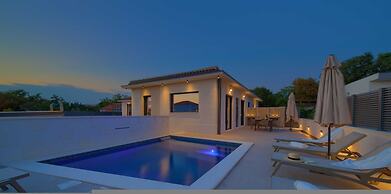 Villa Quarnaro With Heated Pool