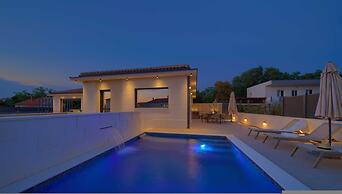 Villa Quarnaro With Heated Pool