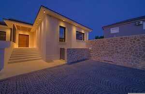 Villa Quarnaro With Heated Pool