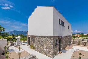 Villa Verena With Heated Pool