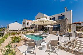 Villa Verena With Heated Pool