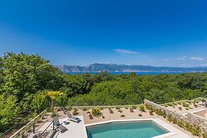 Villa Verena With Heated Pool