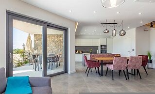 Villa Verena With Heated Pool