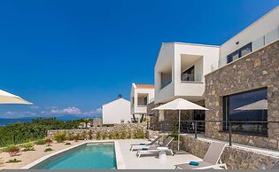 Villa Verena With Heated Pool