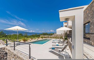 Villa Verena With Heated Pool