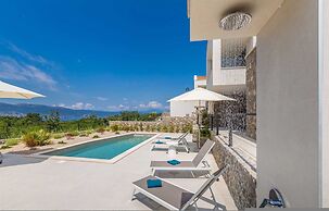 Villa Verena With Heated Pool