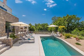 Villa Verena With Heated Pool