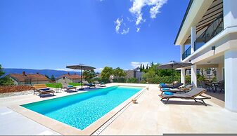 Villa Magnifica in Pinezici