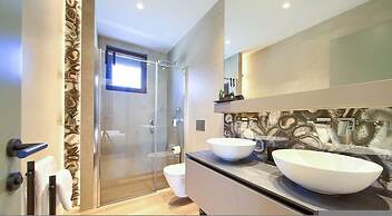 Villa Lady With Heated Pool Jacuzzi and Sauna