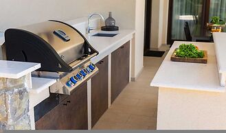 Villa Lady With Heated Pool Jacuzzi and Sauna