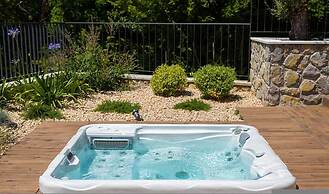 Villa Lady With Heated Pool Jacuzzi and Sauna